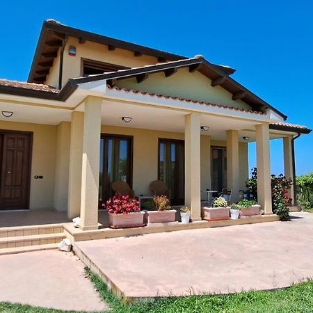 B & B Le Tre Rose Tollo Buitenkant foto