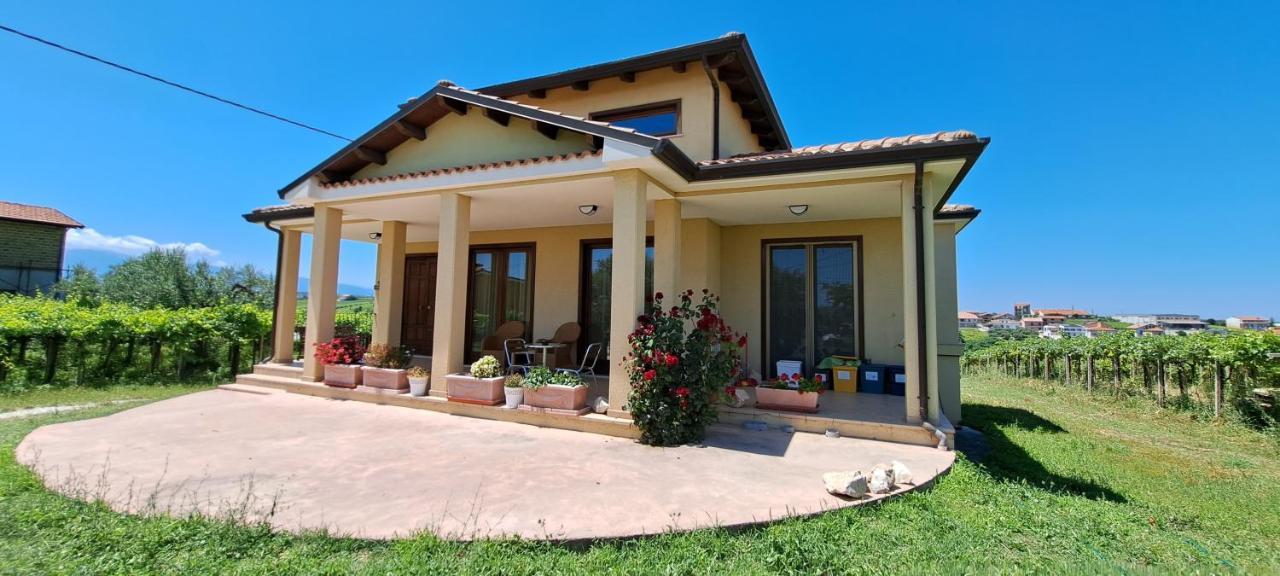B & B Le Tre Rose Tollo Buitenkant foto